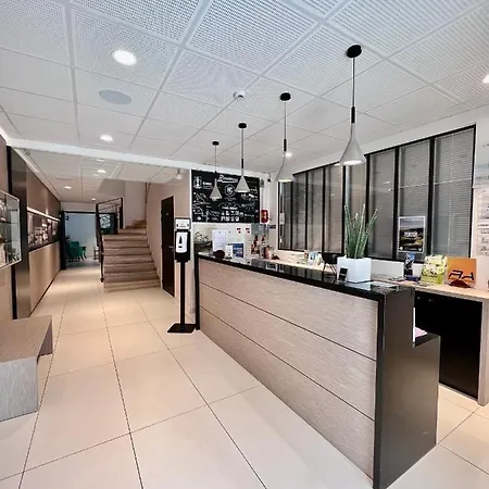 Hotel Le Cornouaille & 3*